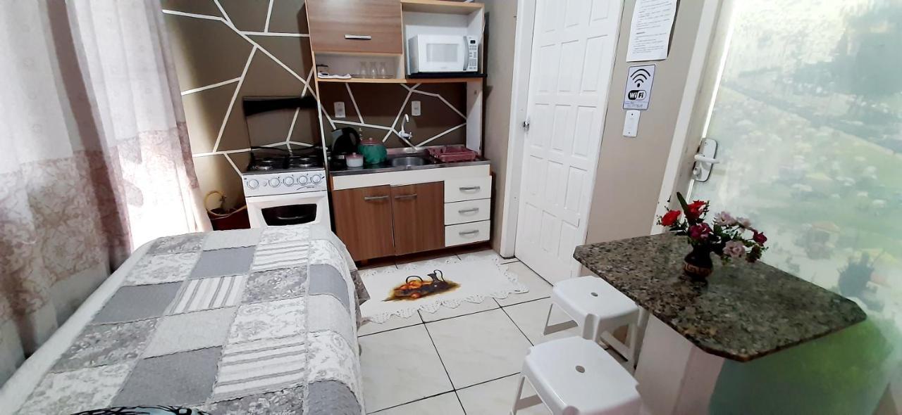 Kitnet K1 Em Torres-Rs - Na Mais Bela Praia Gaucha - Cozinha - Banheiro - Ar Condicionado - Smart Tv 32' - Wi-Fi - Anfitria Superhost No Bnb 外观 照片