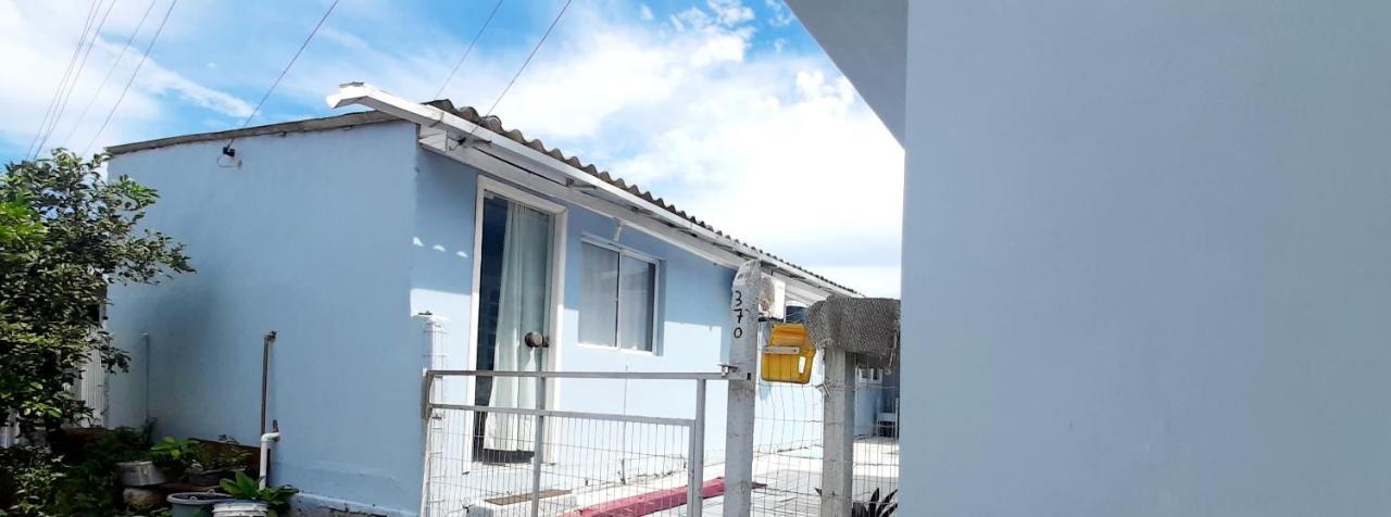 Kitnet K1 Em Torres-Rs - Na Mais Bela Praia Gaucha - Cozinha - Banheiro - Ar Condicionado - Smart Tv 32' - Wi-Fi - Anfitria Superhost No Bnb 外观 照片