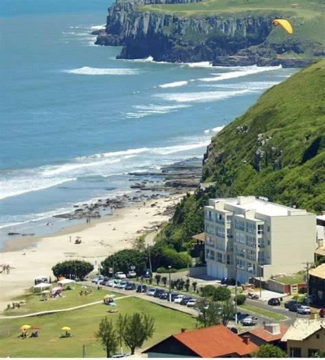 Kitnet K1 Em Torres-Rs - Na Mais Bela Praia Gaucha - Cozinha - Banheiro - Ar Condicionado - Smart Tv 32' - Wi-Fi - Anfitria Superhost No Bnb 外观 照片
