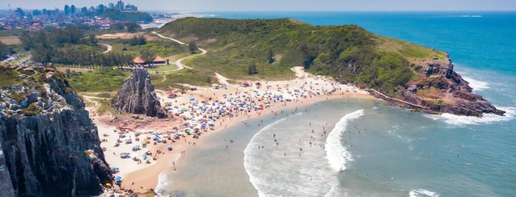 Kitnet K1 Em Torres-Rs - Na Mais Bela Praia Gaucha - Cozinha - Banheiro - Ar Condicionado - Smart Tv 32' - Wi-Fi - Anfitria Superhost No Bnb 外观 照片