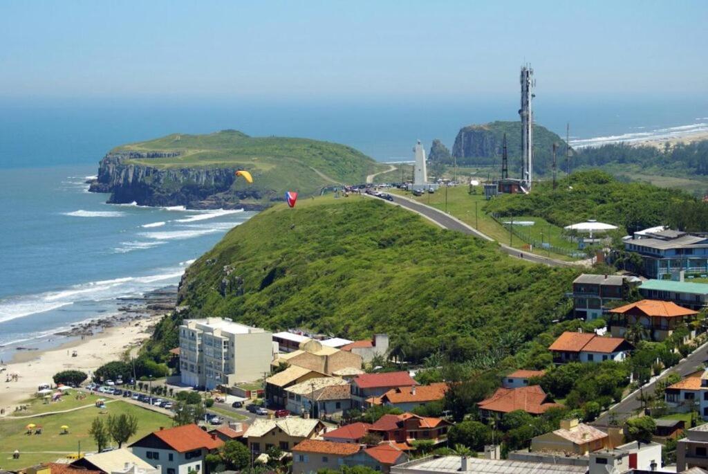 Kitnet K1 Em Torres-Rs - Na Mais Bela Praia Gaucha - Cozinha - Banheiro - Ar Condicionado - Smart Tv 32' - Wi-Fi - Anfitria Superhost No Bnb 外观 照片